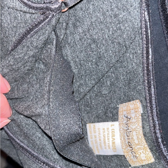 Like-new set of 2 camis - Picture 3 of 3